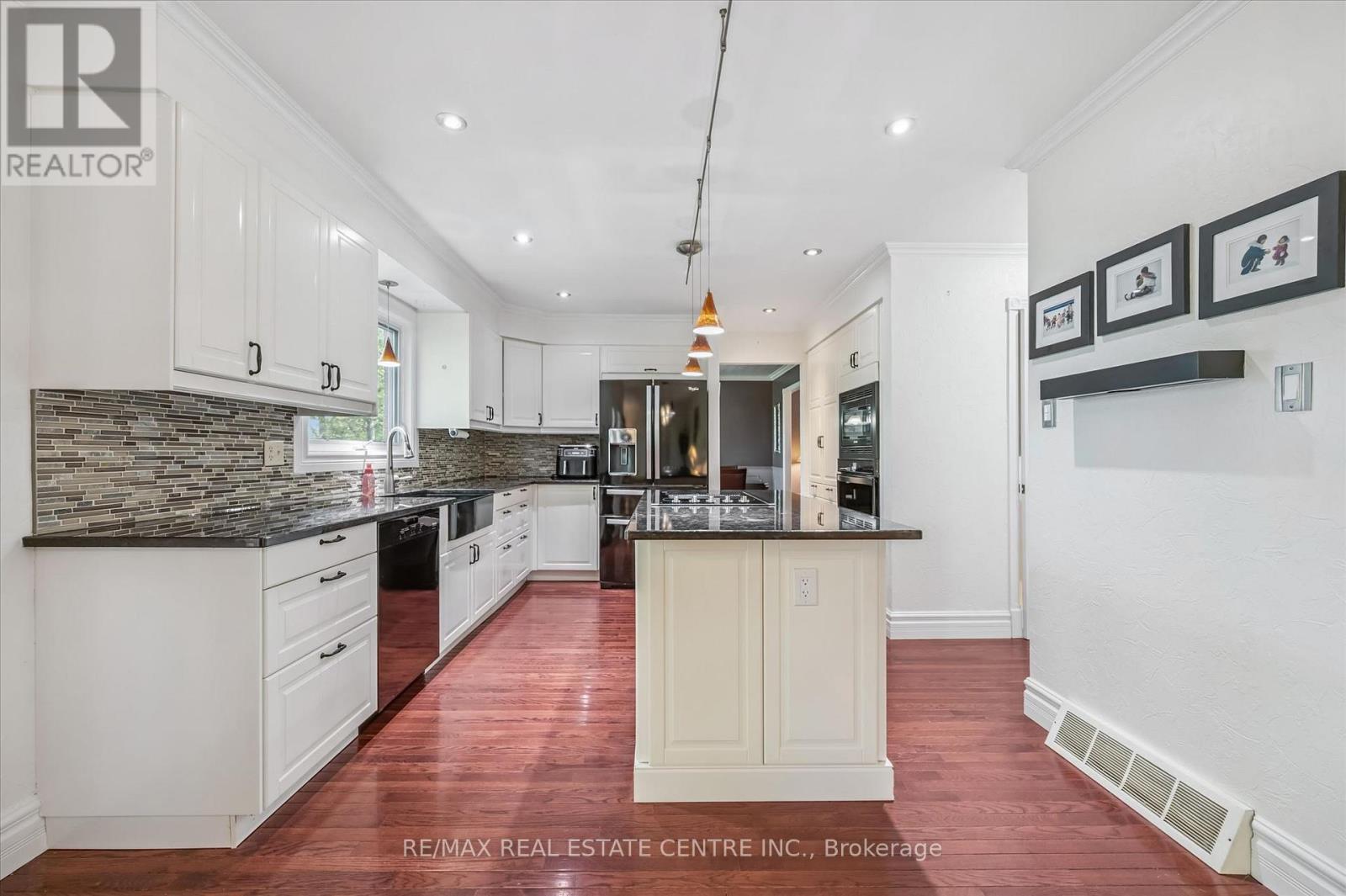 21 TINATAWA COURT - Image 7