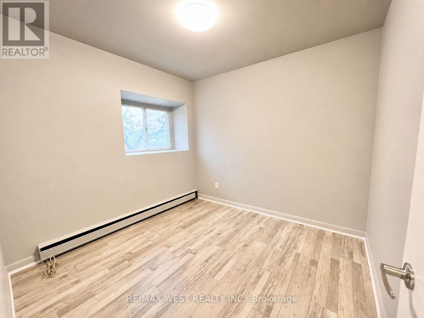 55 JOHN STREET N - Image 7