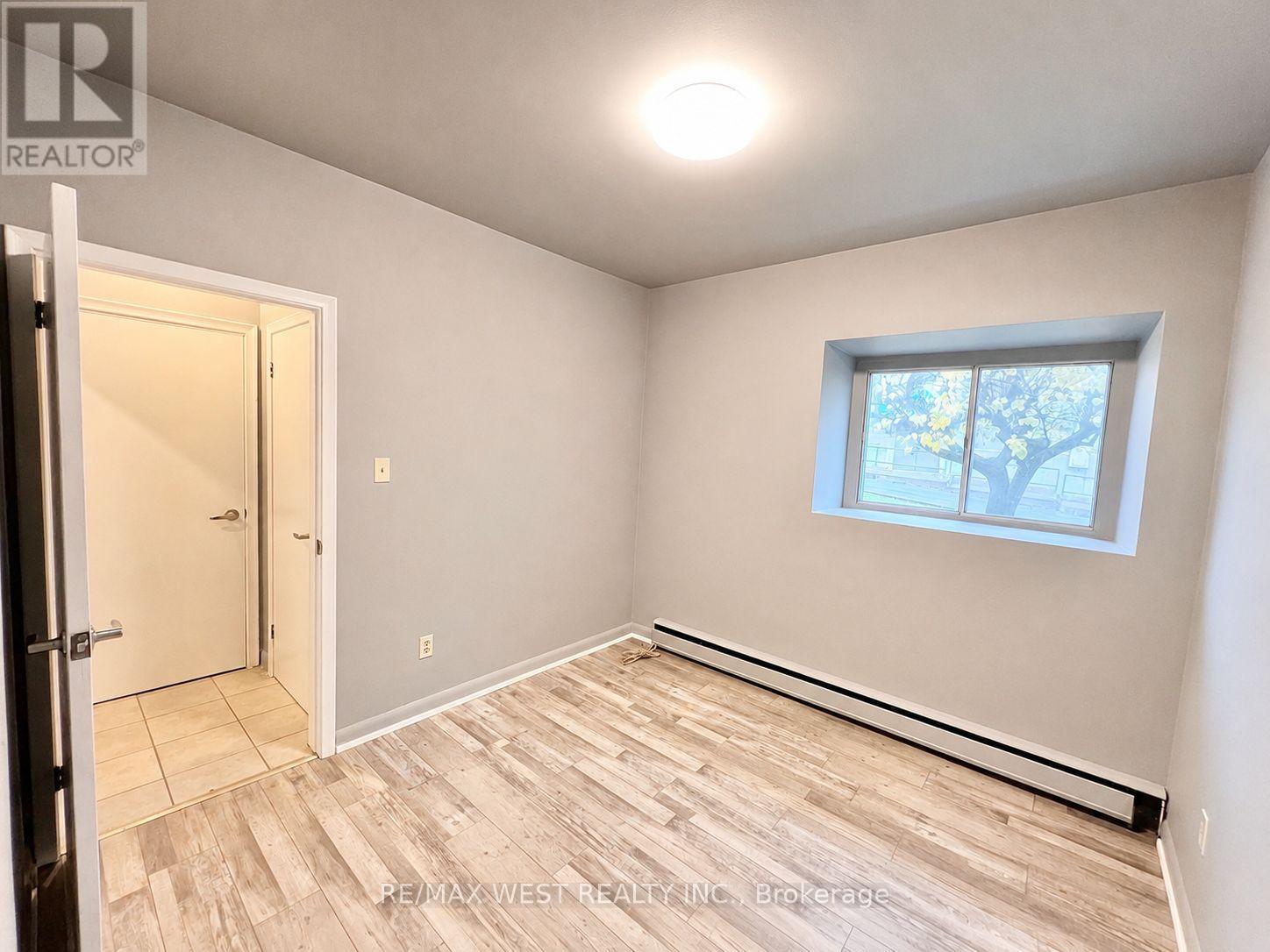 55 JOHN STREET N - Image 8