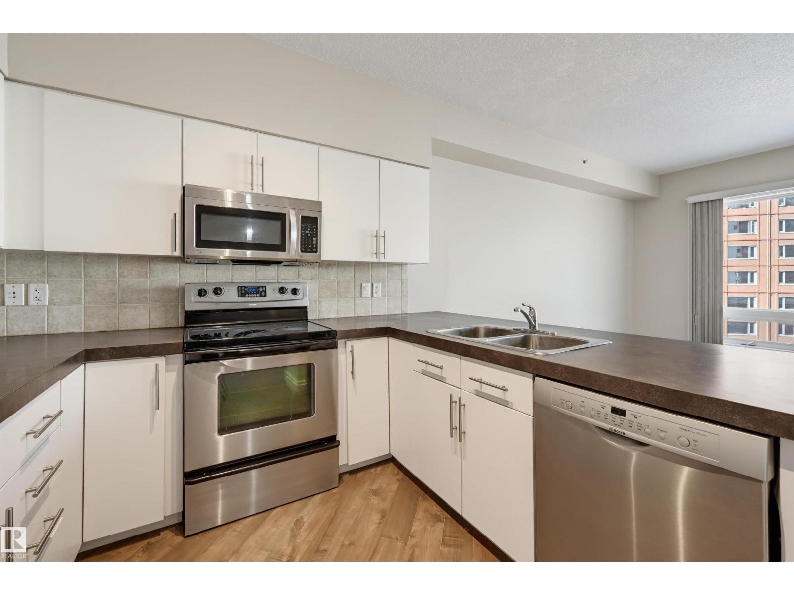 #801 10136 104 ST NW - Image 13