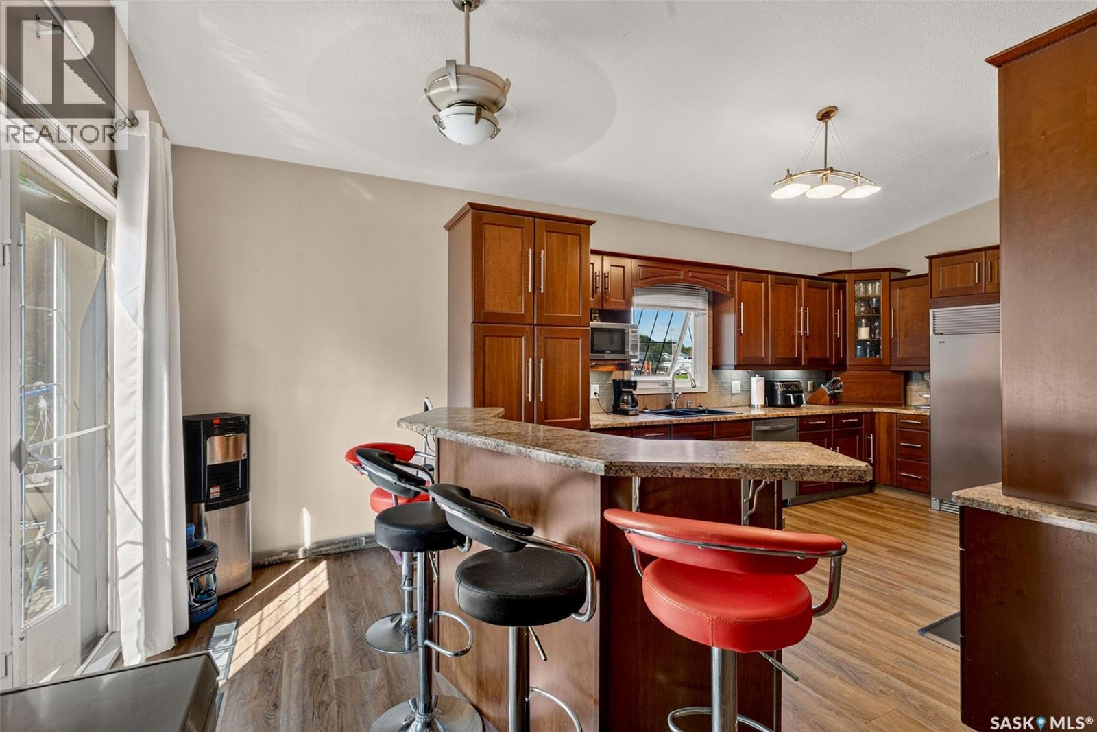 1131 6th STREET E - 15