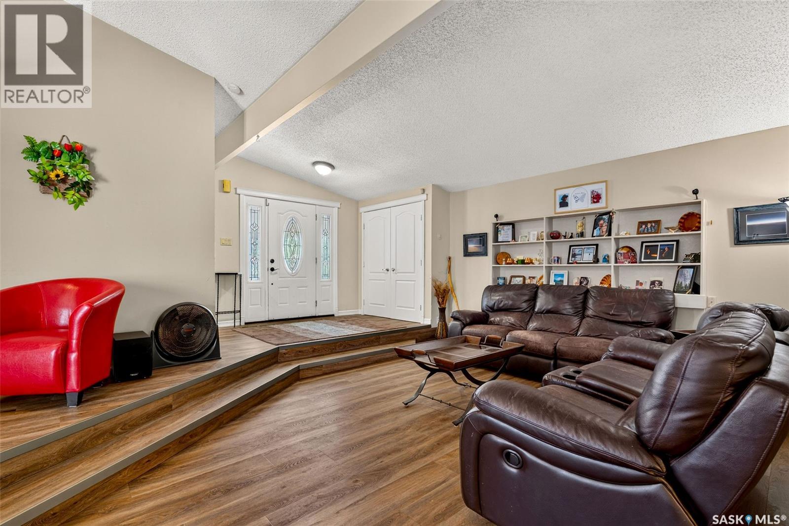 1131 6th STREET E - Image 17