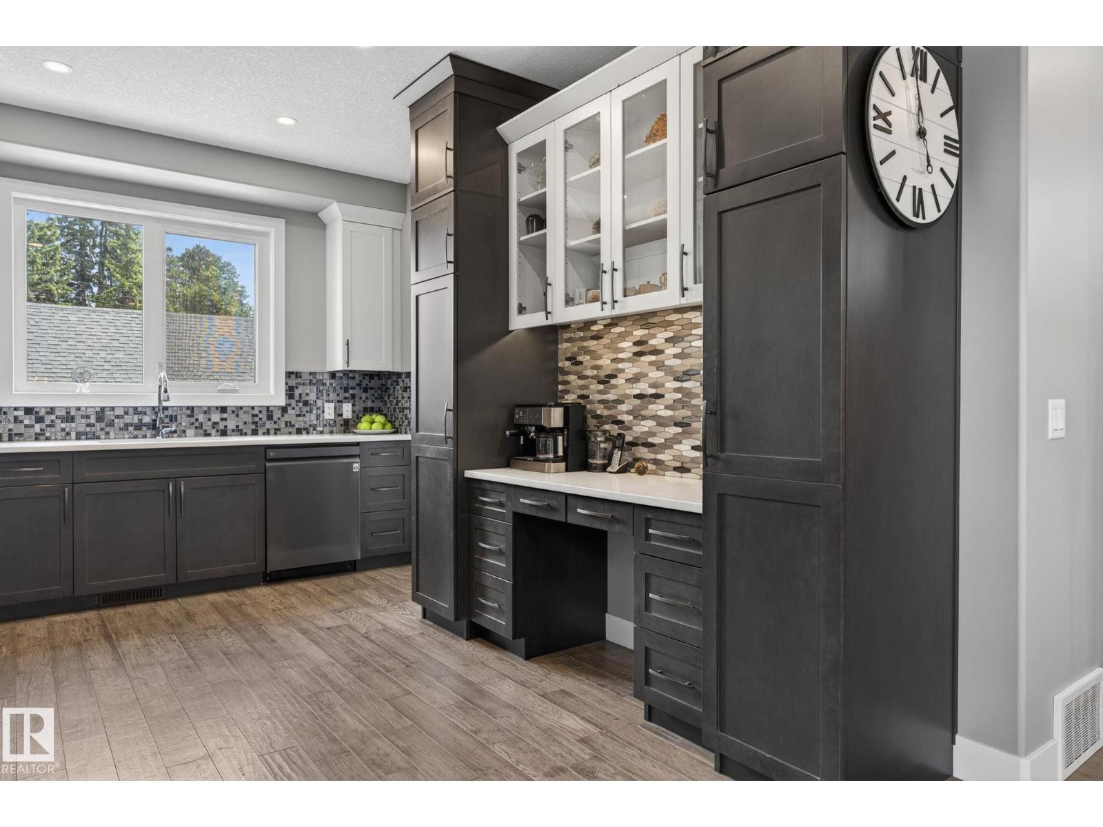 Property photograph 29 for MLS E4504386
