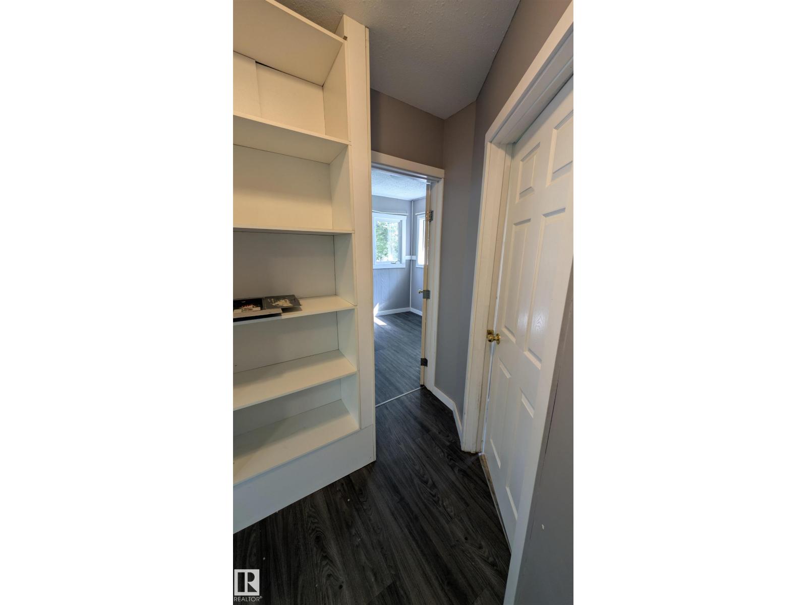 5216 51 AV - Image 11