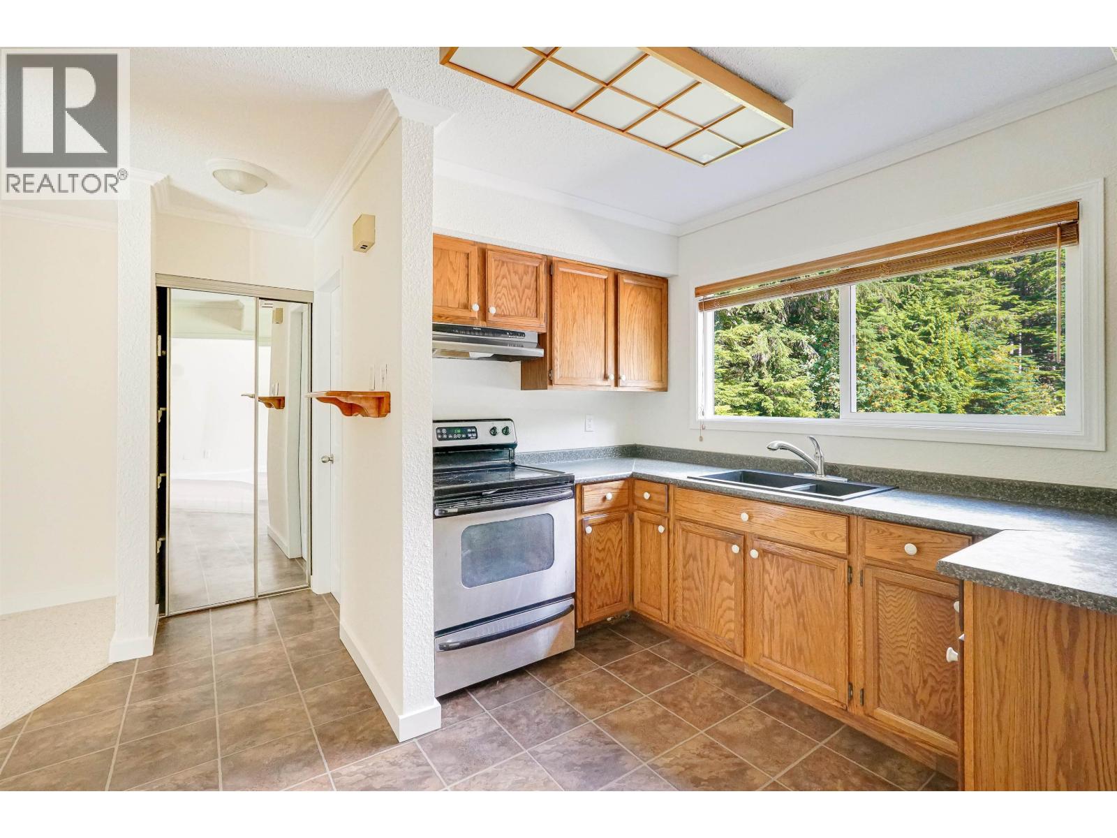 32 DOLLY VARDEN STREET - 16