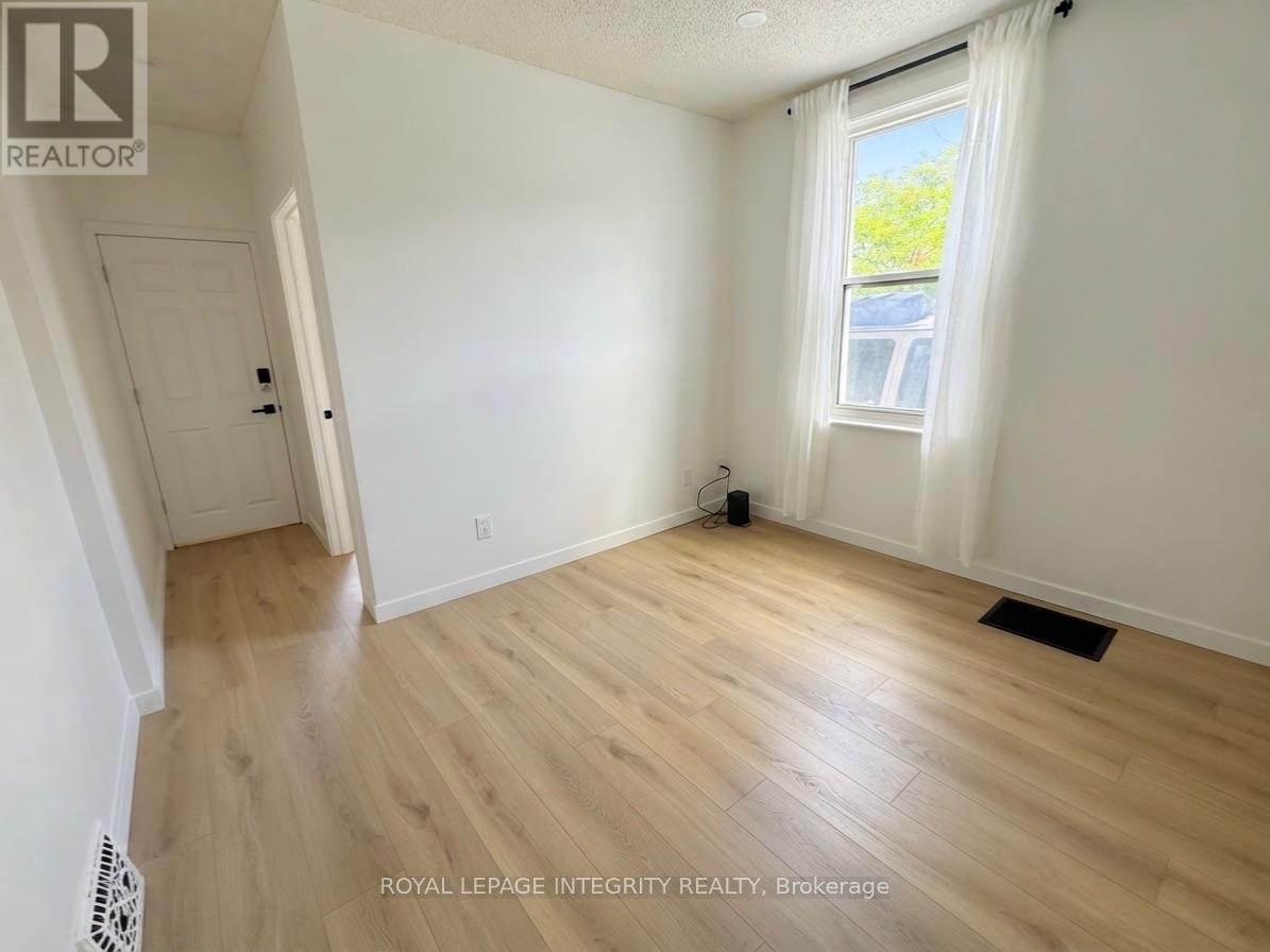 2 Bed, 1 Bath Multi-Family for Rent in Ottawa – 1 – 920 GLADSTONE AVENUE, Ottawa – MLS# X13689140 - Image 11
