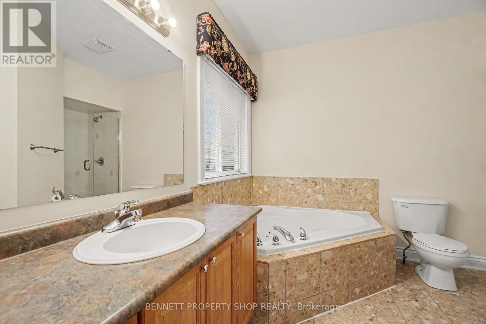 3 Bed, 4 Bath House for Sale in Ottawa – 39 FOULIS CRESCENT, Ottawa – MLS# X13689280 - Image 12