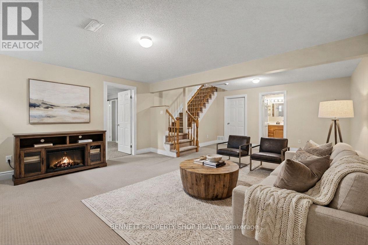 3 Bed, 4 Bath House for Sale in Ottawa – 39 FOULIS CRESCENT, Ottawa – MLS# X13689280 - Image 16