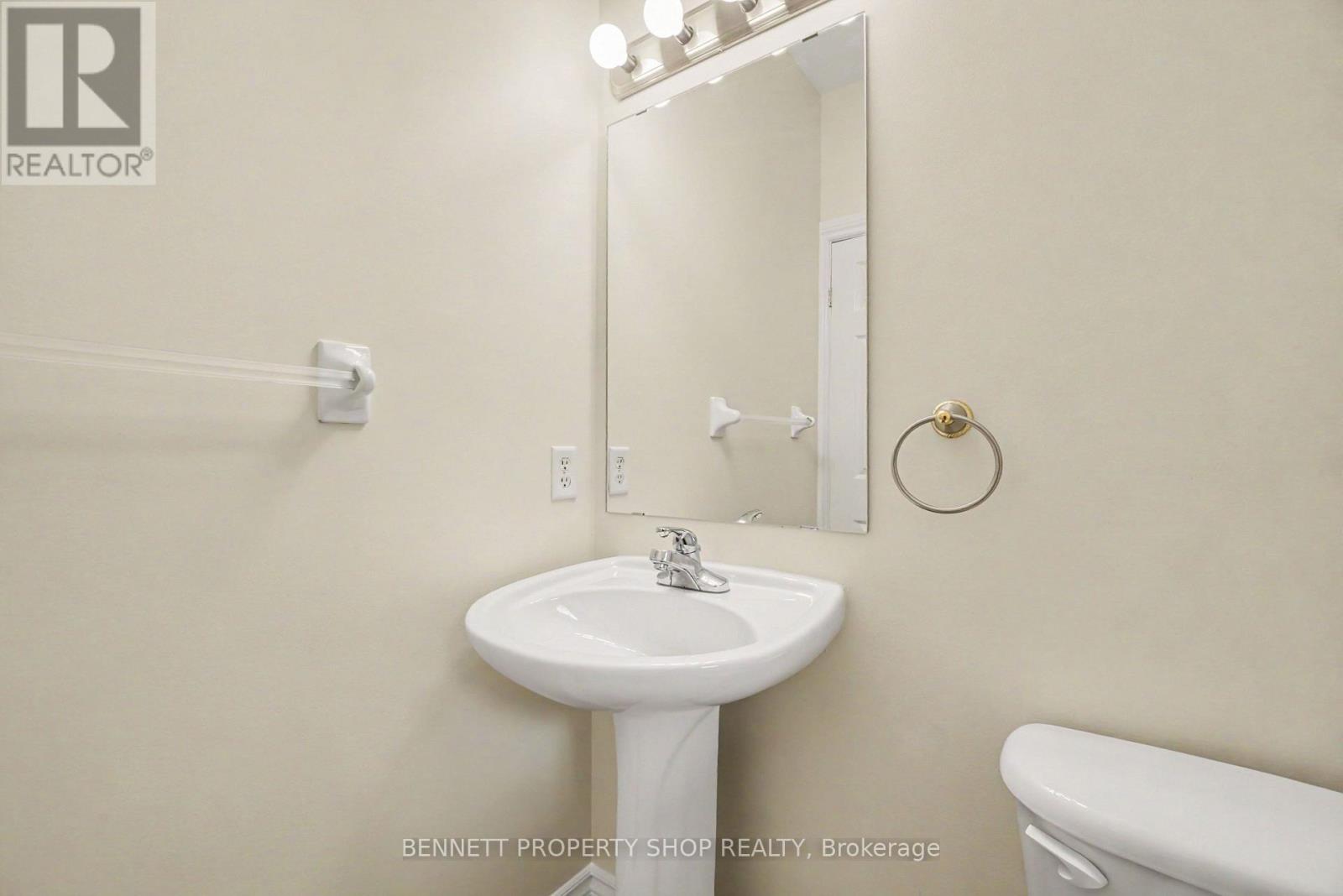 3 Bed, 4 Bath House for Sale in Ottawa – 39 FOULIS CRESCENT, Ottawa – MLS# X13689280 - Image 9