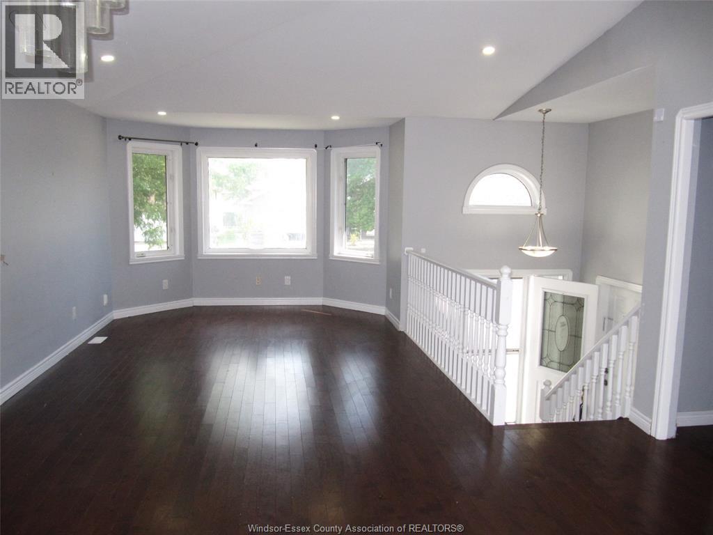 1495 Clover AVENUE - 4
