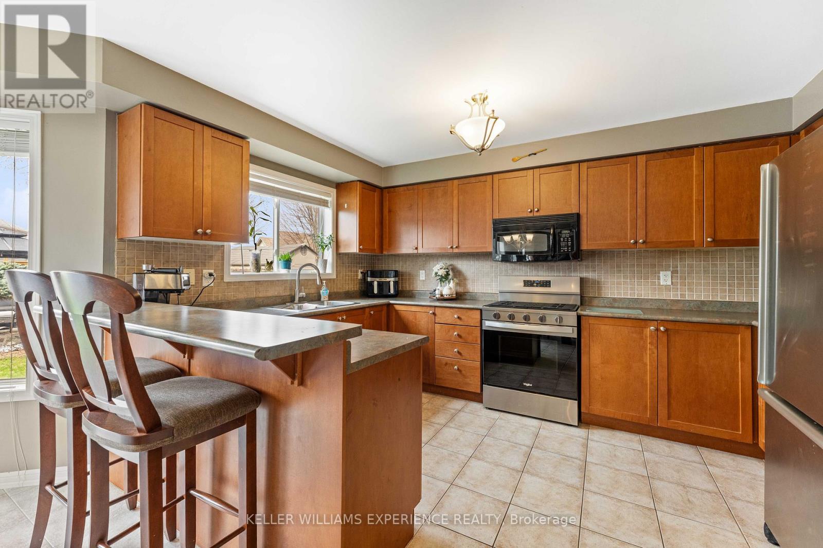 39 STONEMOUNT CRESCENT - 12