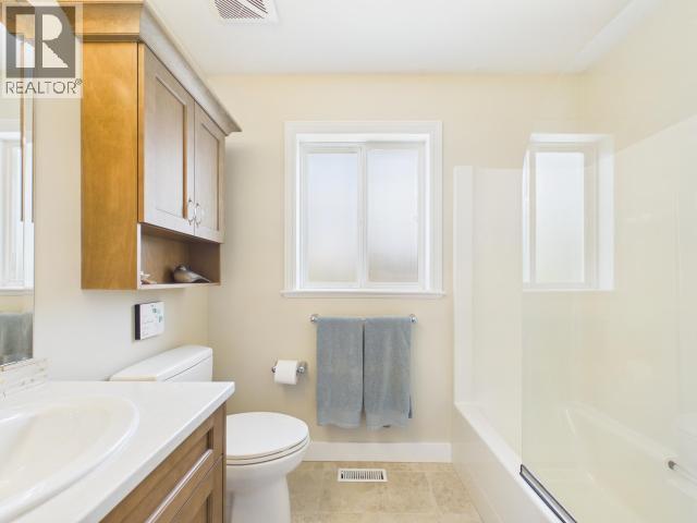 3400 ONTARIO AVE, Powell River