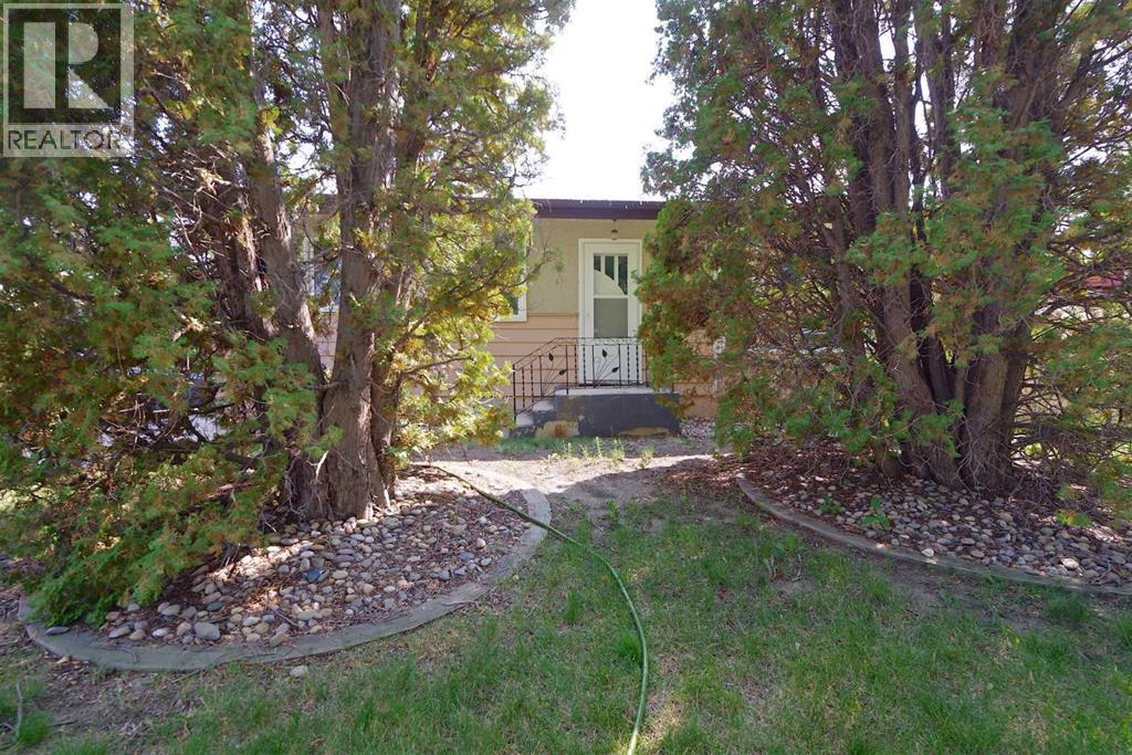 5408 45 Avenue - 1