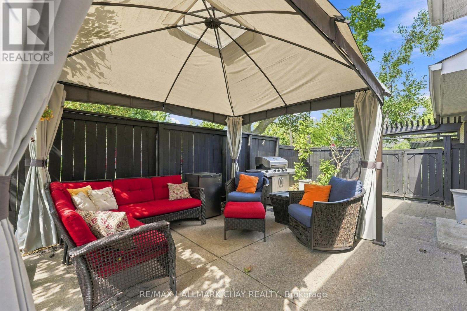 30 HARDING AVENUE - 18