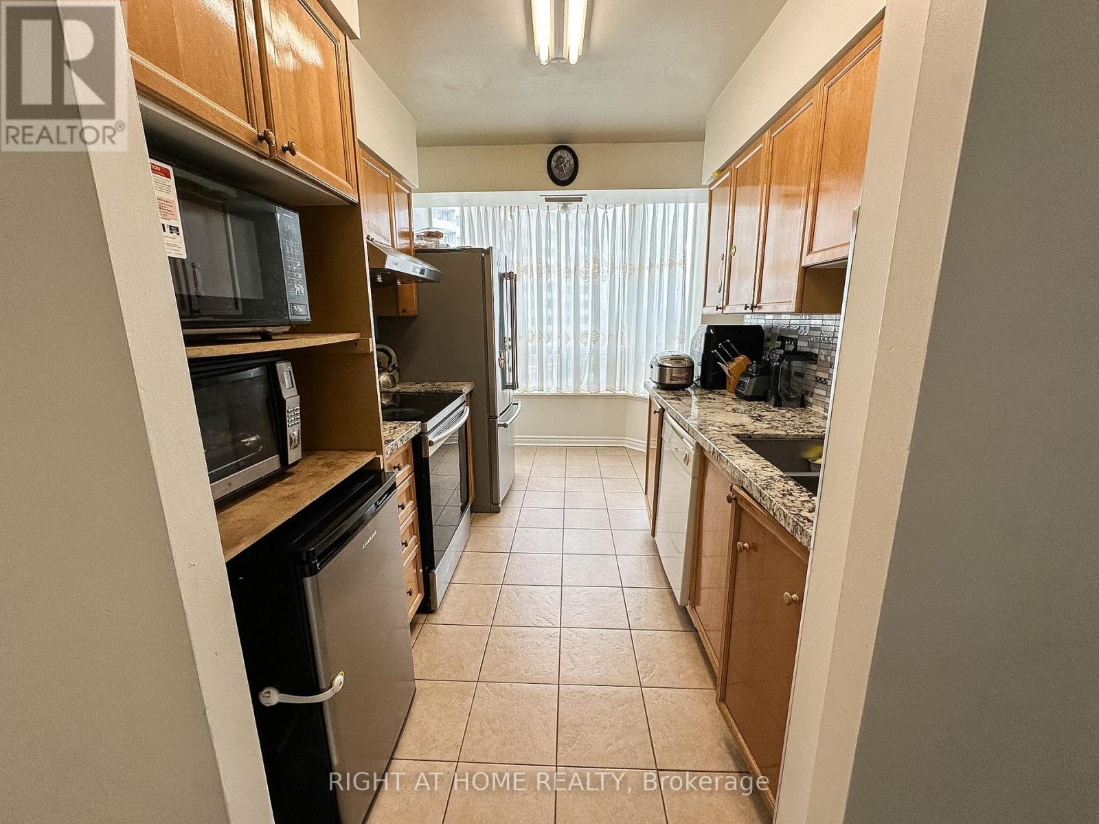 #702 2088 LAWRENCE AVENUE W - 9