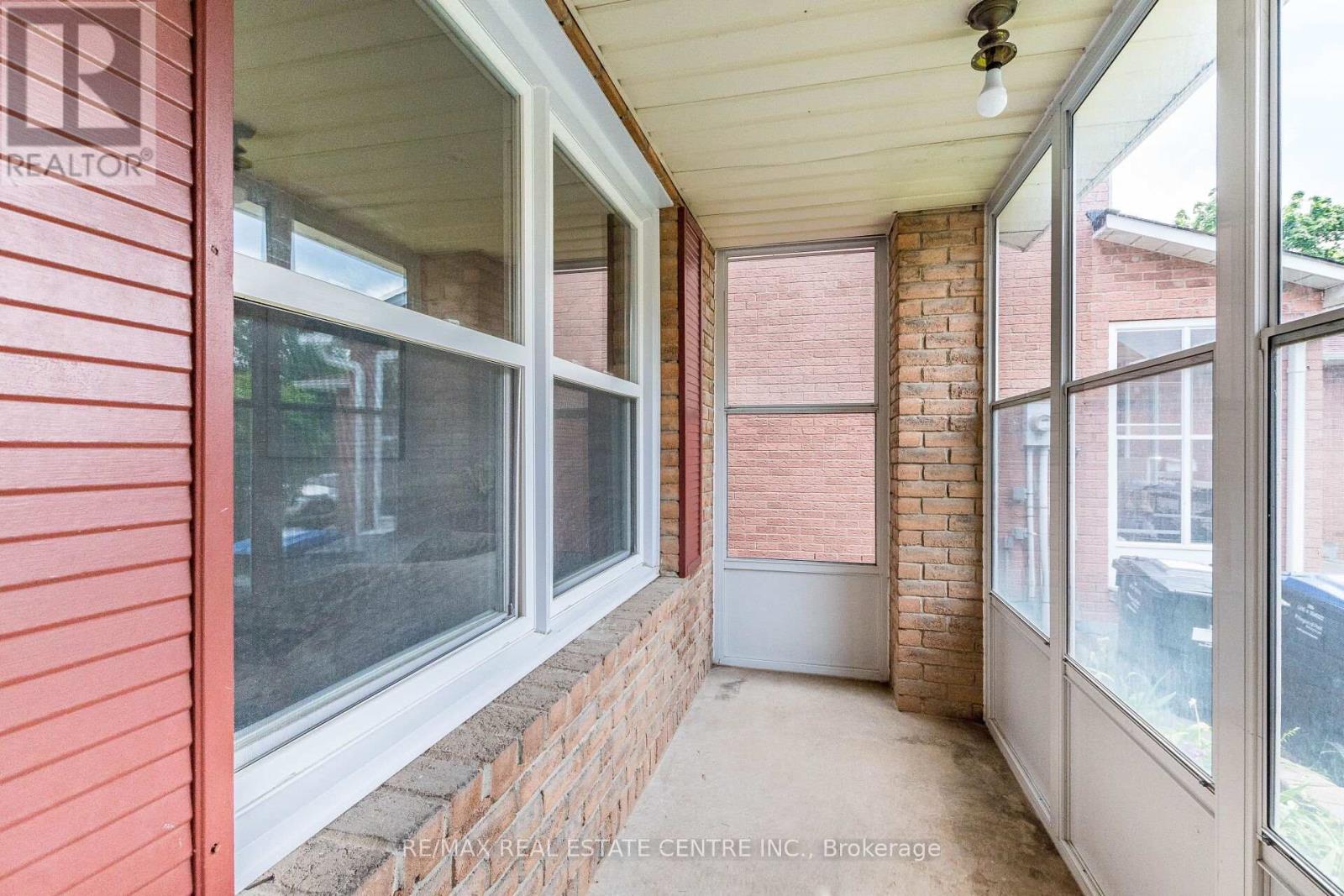1124 SHAGBARK CRESCENT - 2