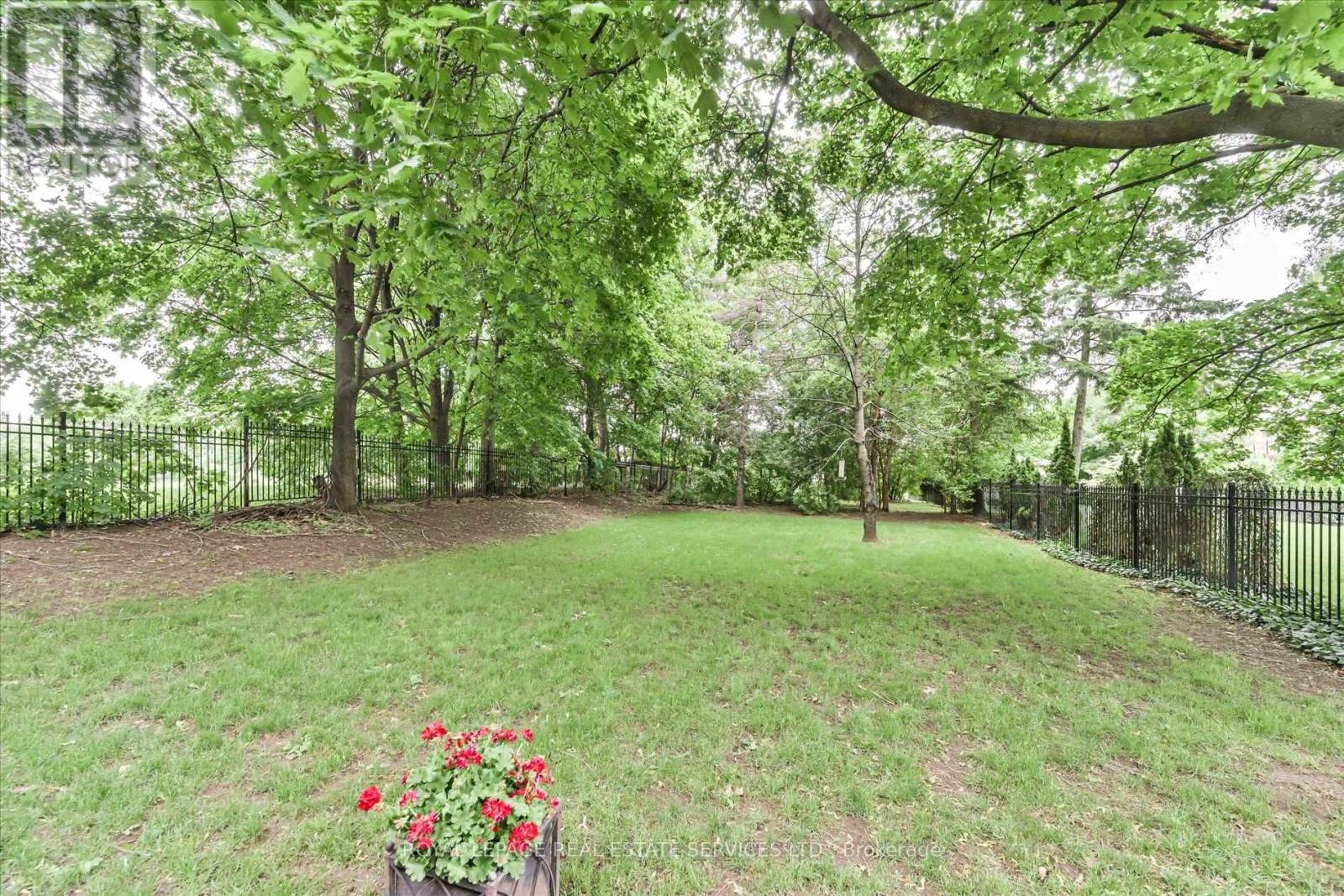 439 MARTIN GROVE ROAD - 48