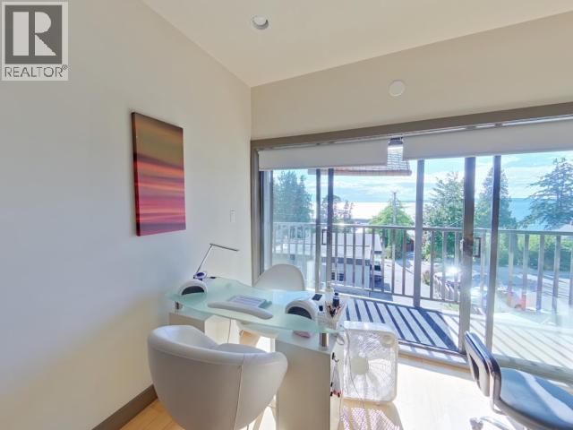 4553 MARINE AVE, Powell River