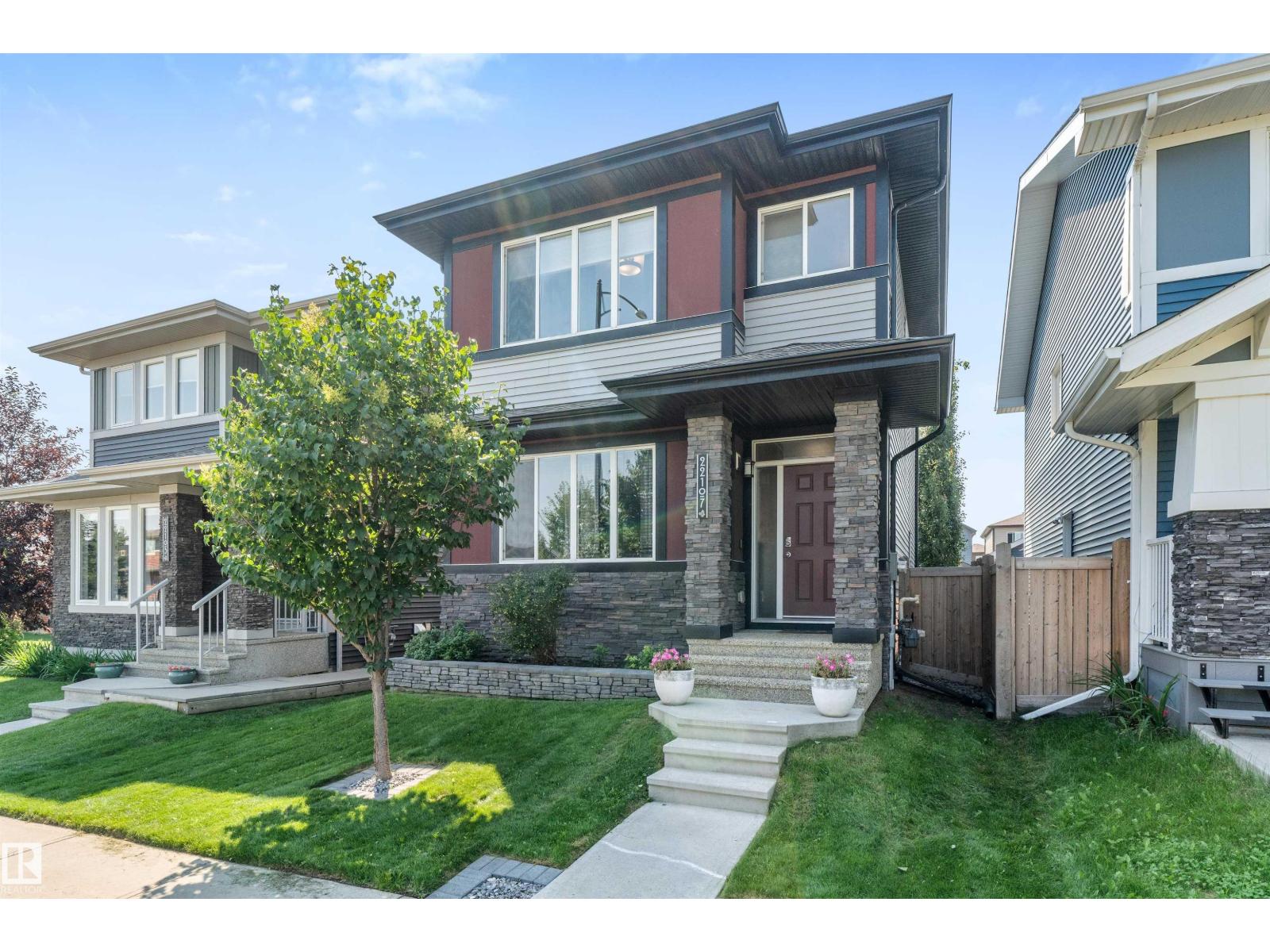 22107 88 AV NW - 3