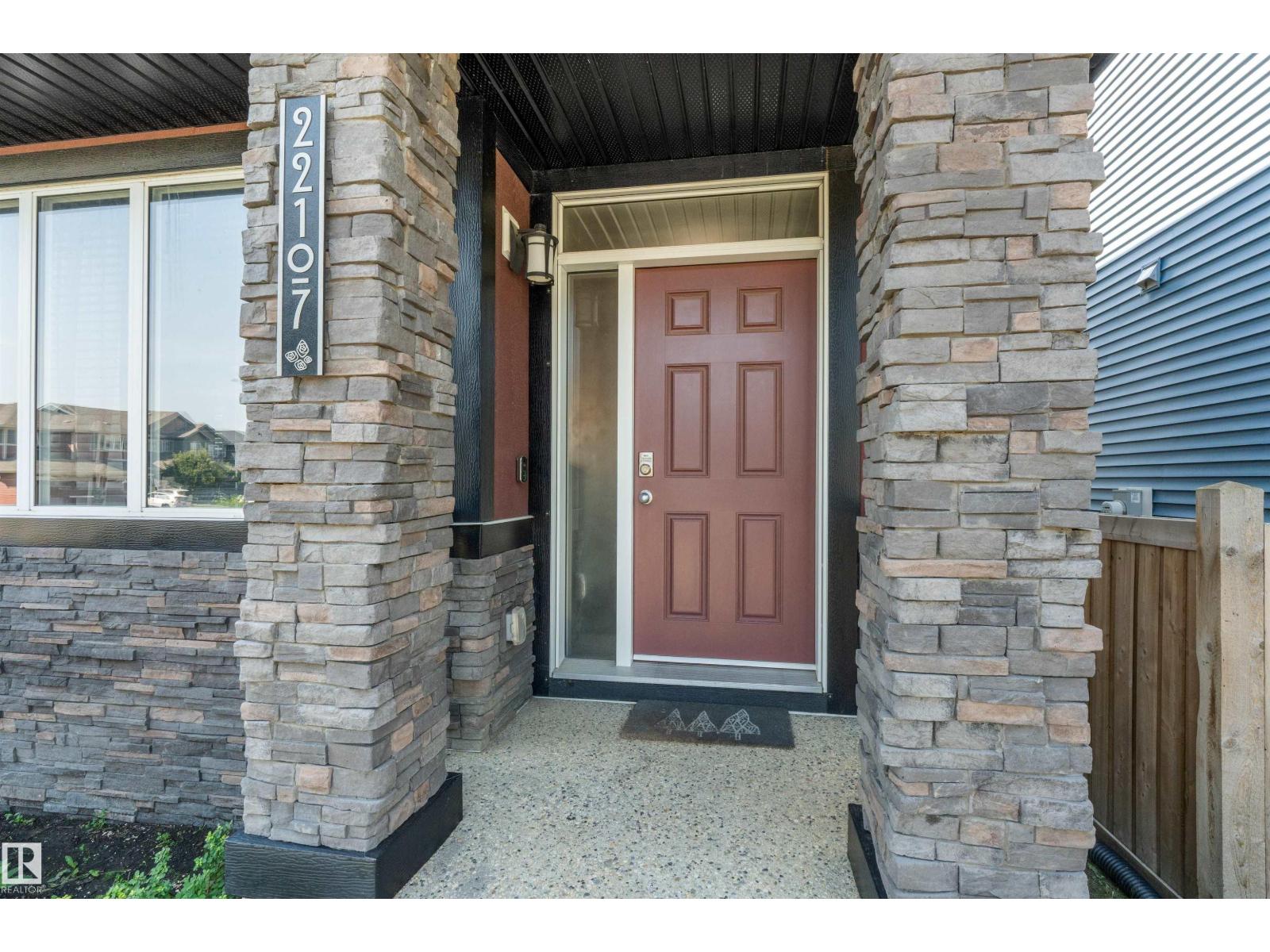 22107 88 AV NW - 5