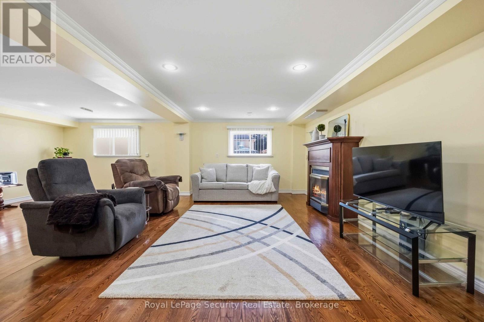 46 BIRCHWAY PLACE - Image 33