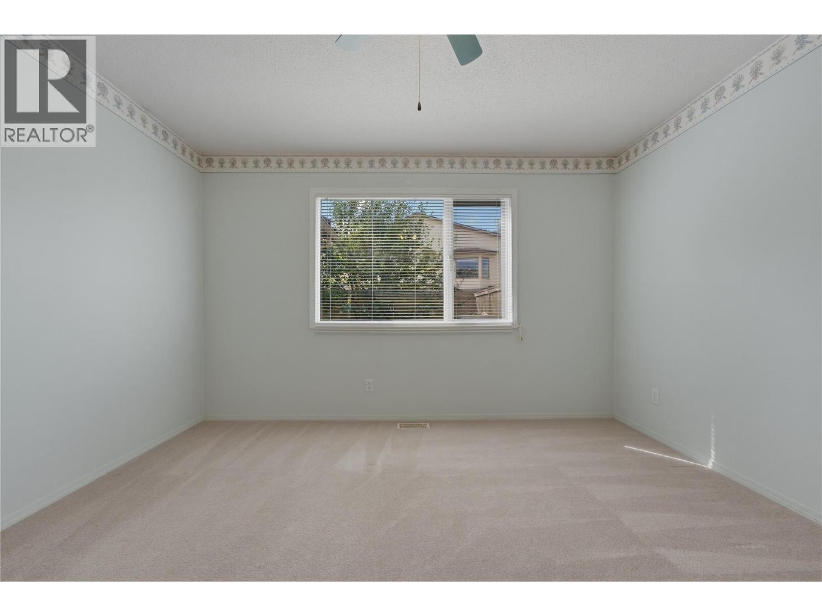 #15 3850 Argyle Avenue - 18