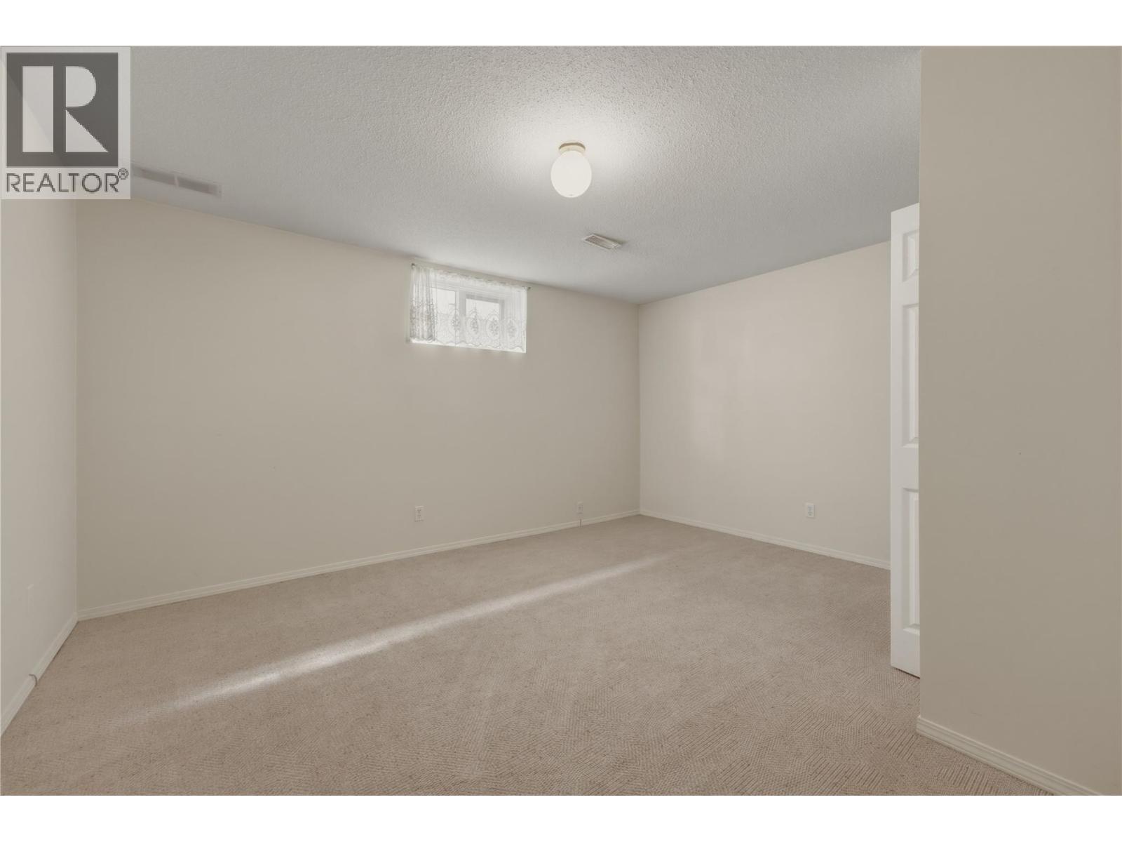 #15 3850 Argyle Avenue - 24