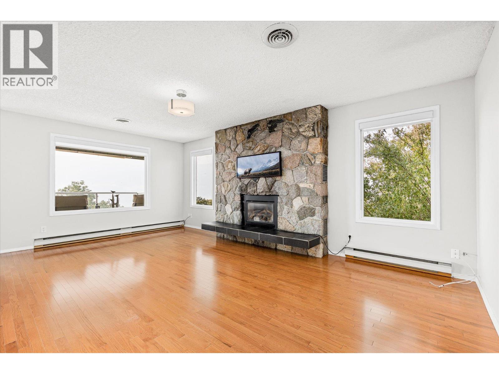 13890 Oyama Road, Lake Country