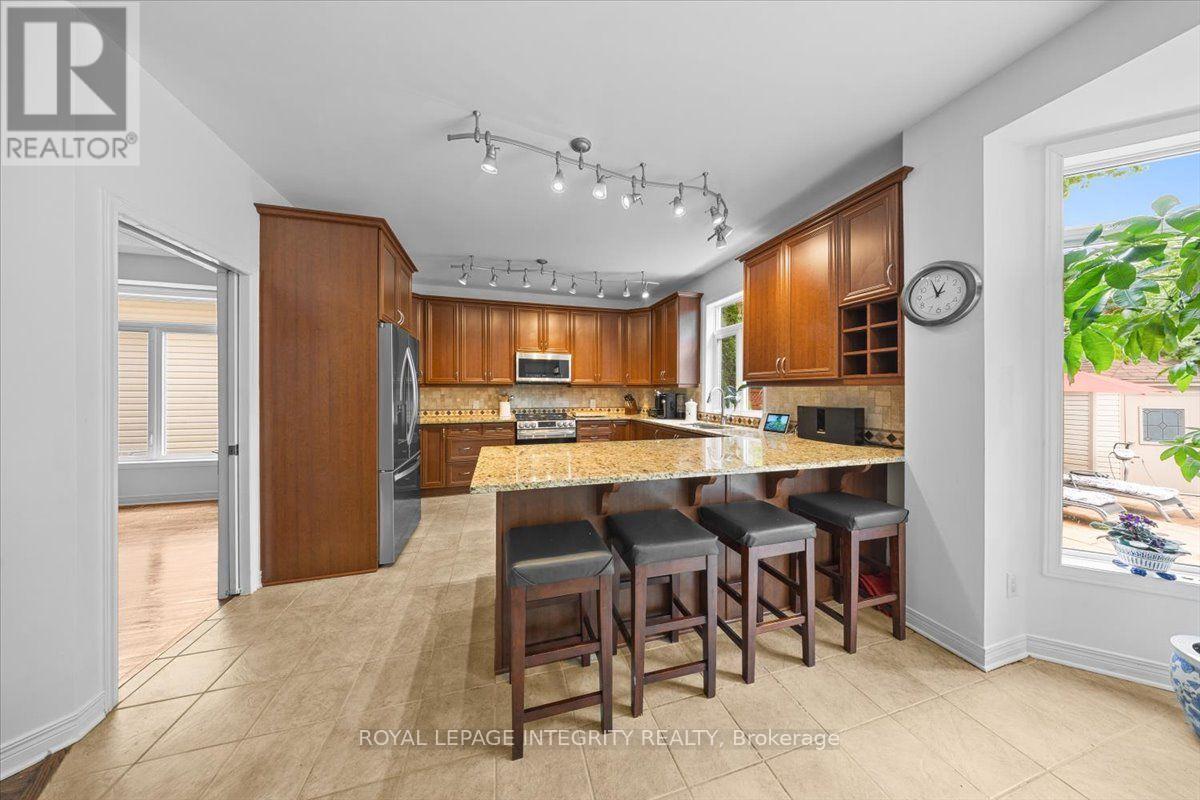 40 BON ECHO CRESCENT - 17