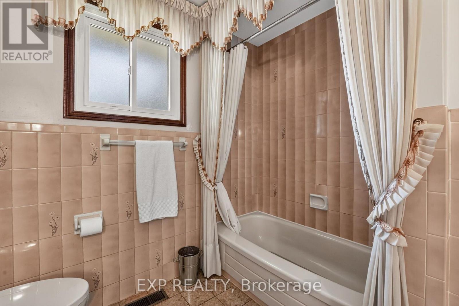 1370 POUND AVENUE - Image 21