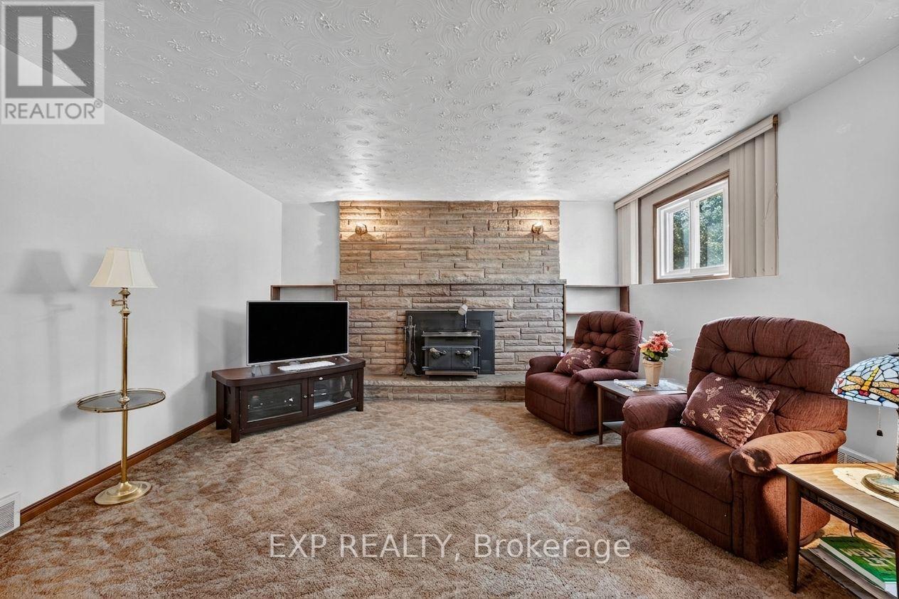 1370 POUND AVENUE - Image 27