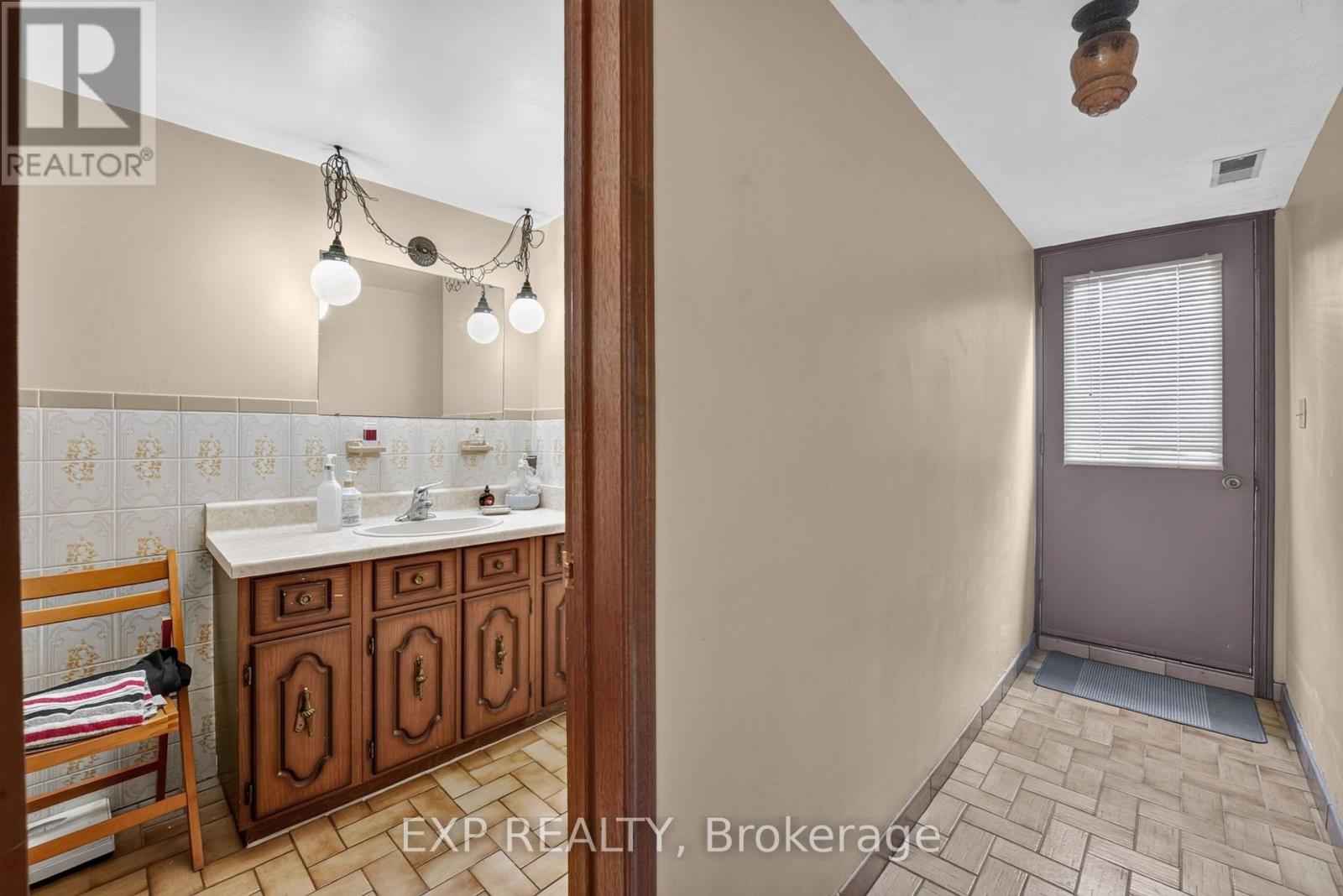 1370 POUND AVENUE - Image 31