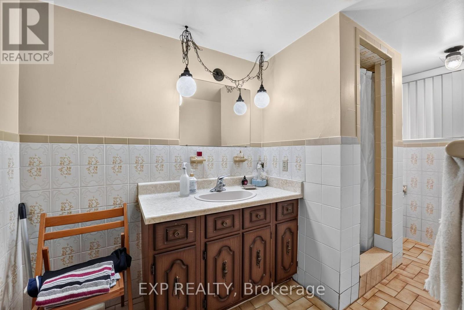 1370 POUND AVENUE - Image 32