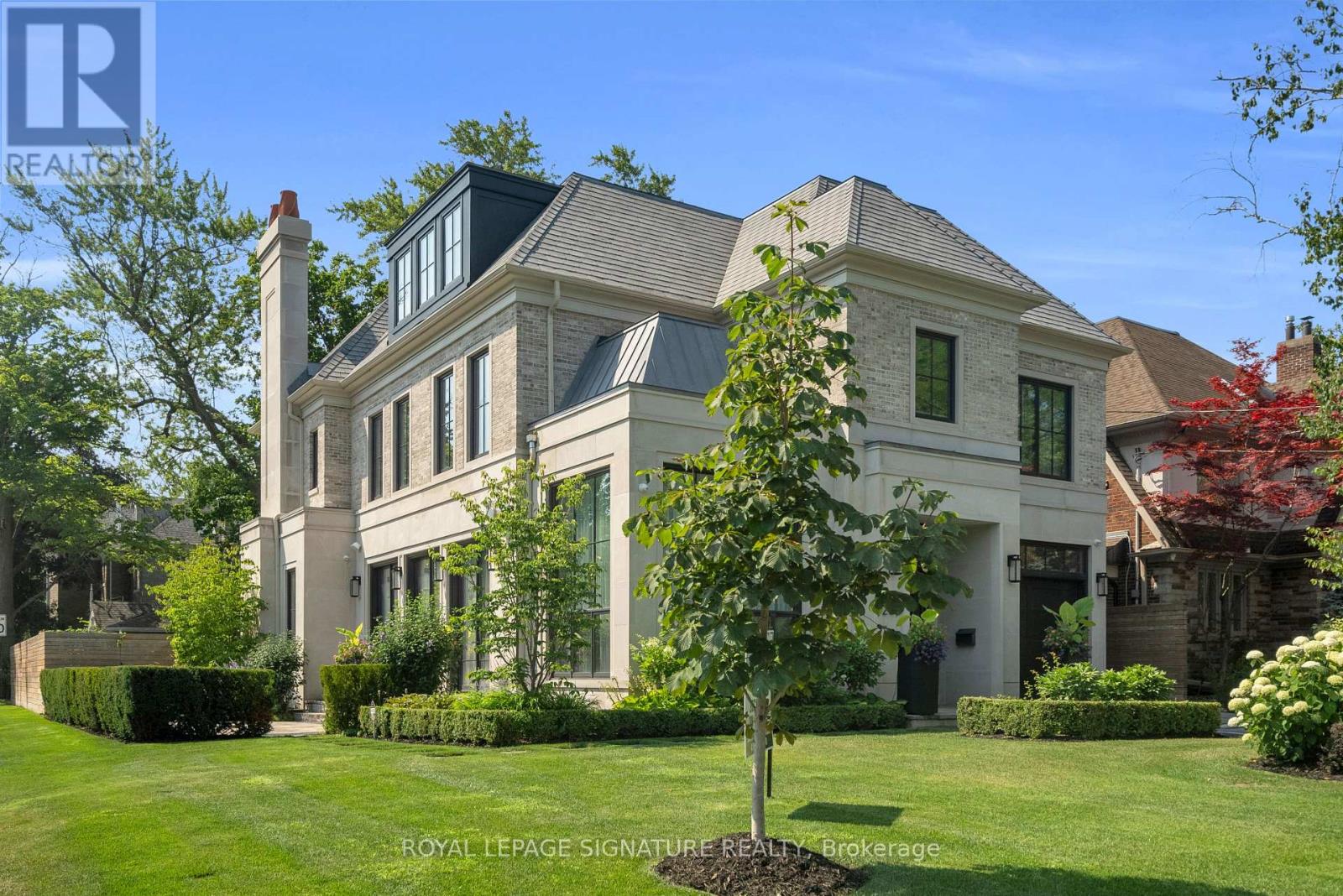 Listing photo of 207 STRATHALLAN BOULEVARD