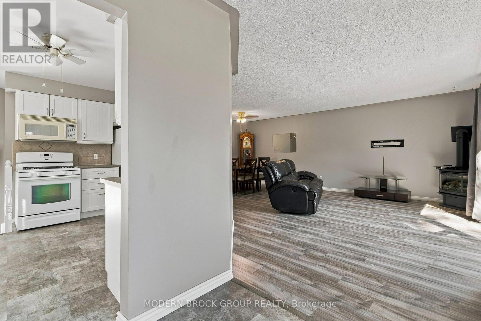 1610 KENSINGTON PARKWAY - 7