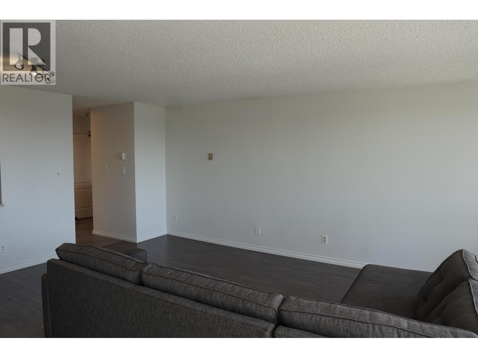 121 10TH STREET, New Westminster