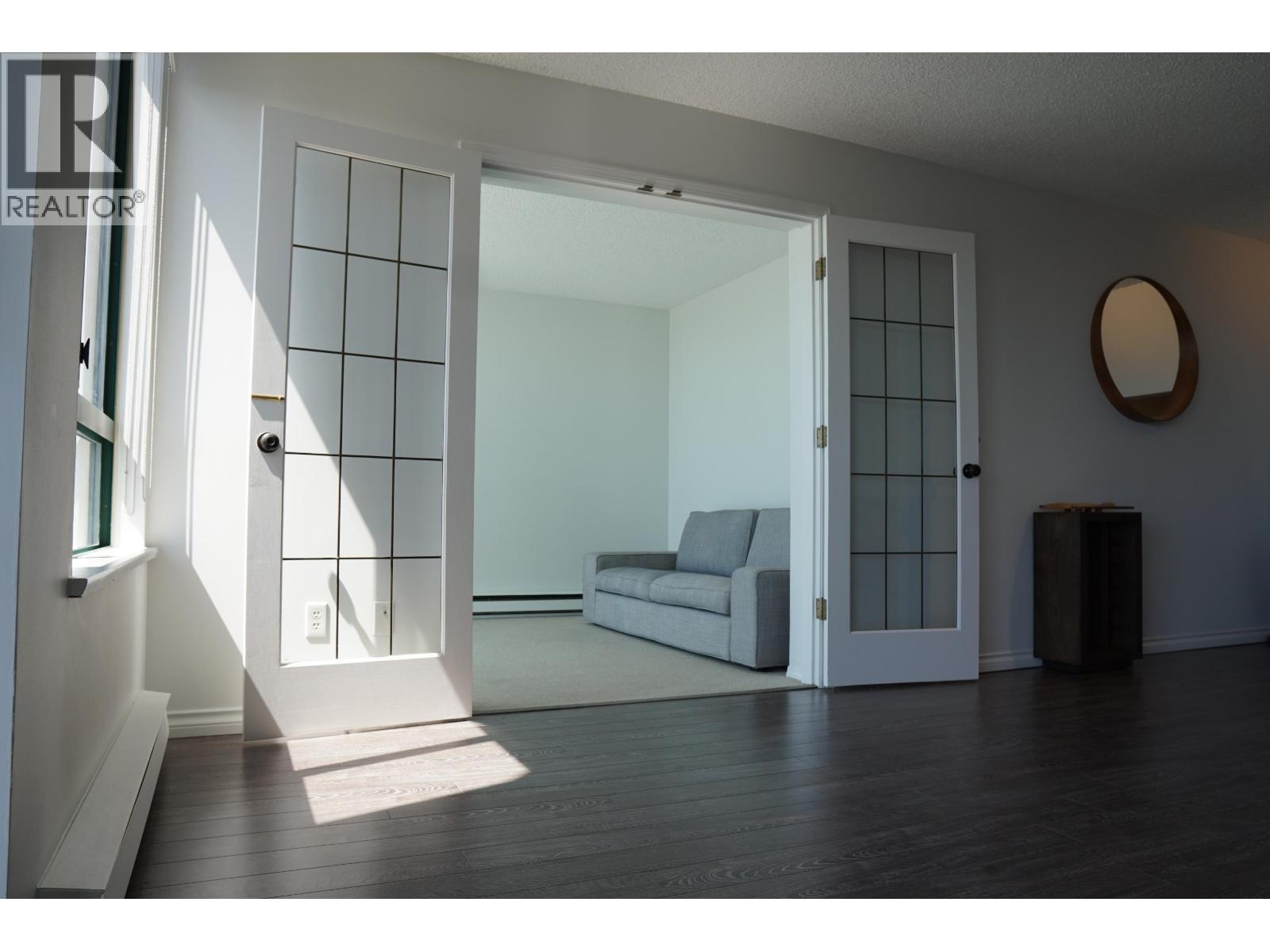 121 10TH STREET, New Westminster