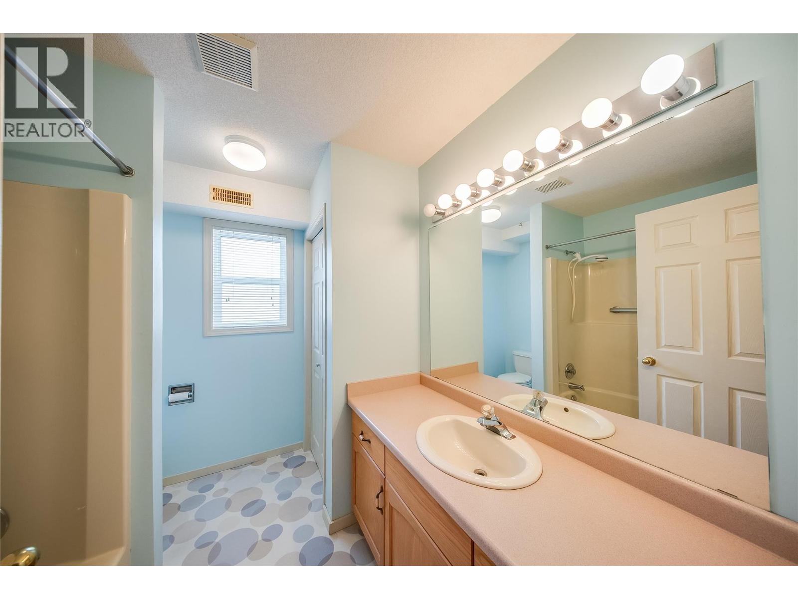 573 10th Avenue Unit# 4, Castlegar