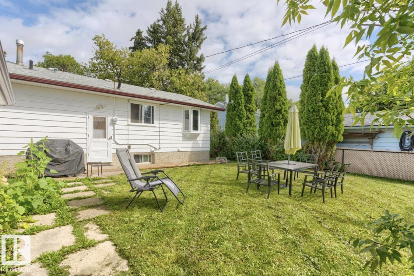6221 44B Avenue - 44