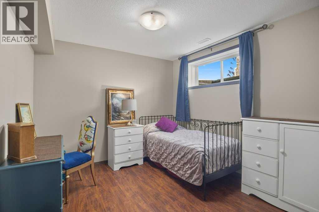 22 Valley Crescent - 19