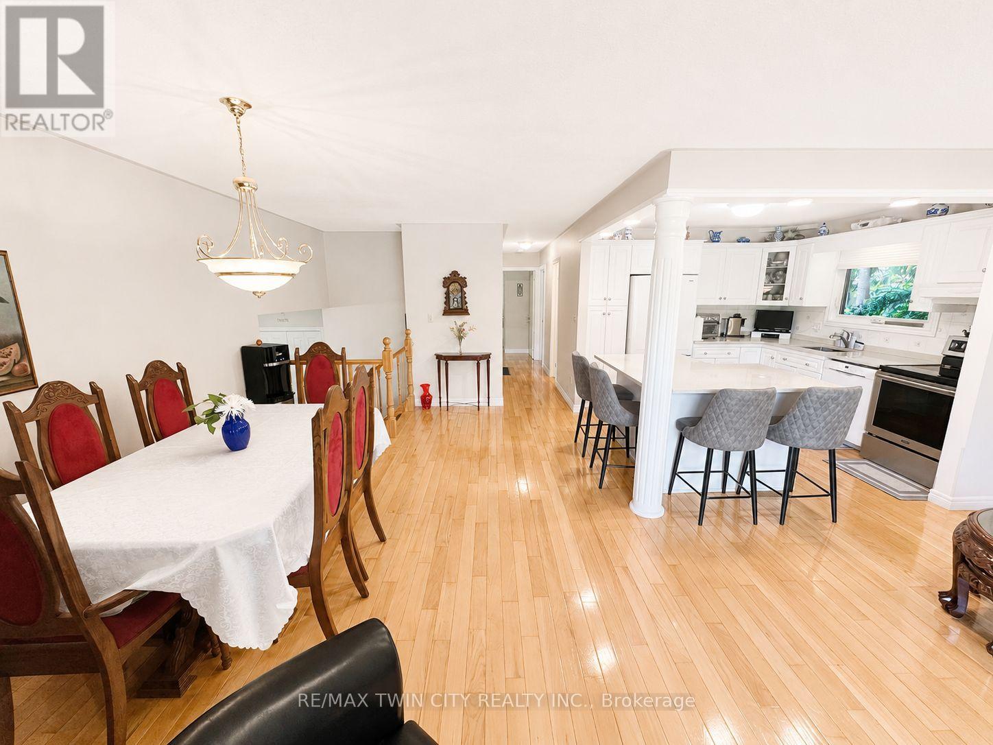 36 OAKHILL DRIVE N - 14