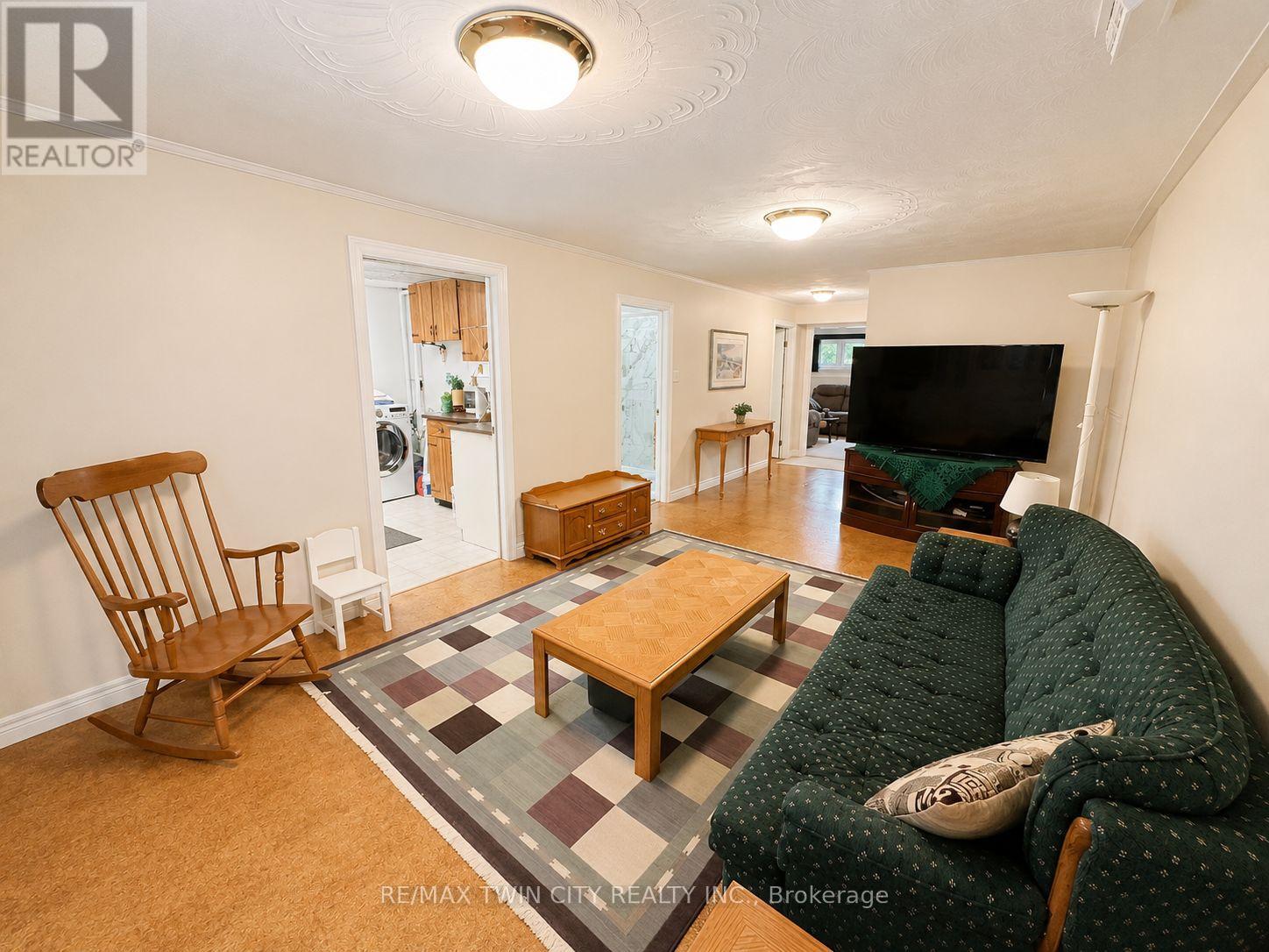 36 OAKHILL DRIVE N - 37