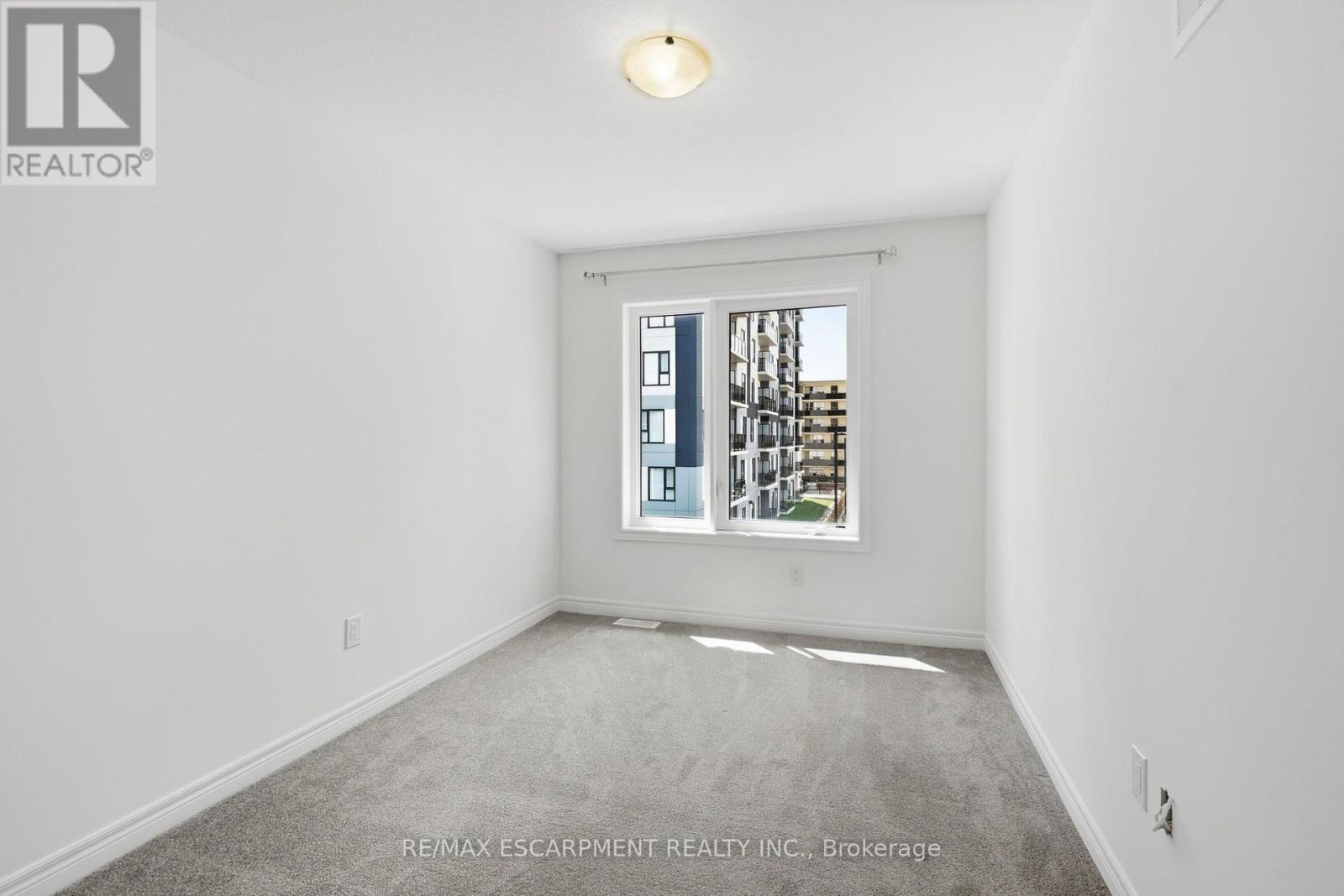 #119 19 ROXANNE DRIVE - 21