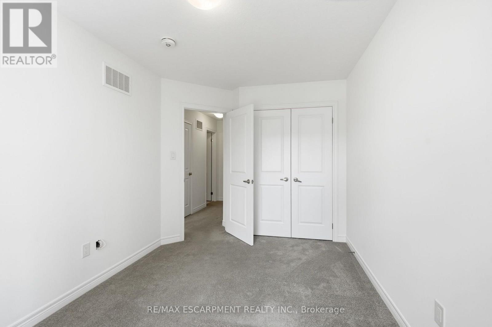 #119 19 ROXANNE DRIVE - 22