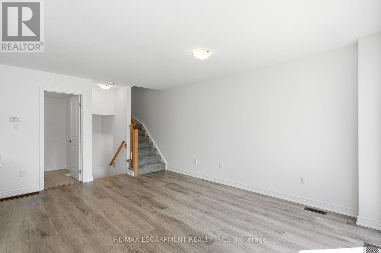 #119 19 ROXANNE DRIVE - 8