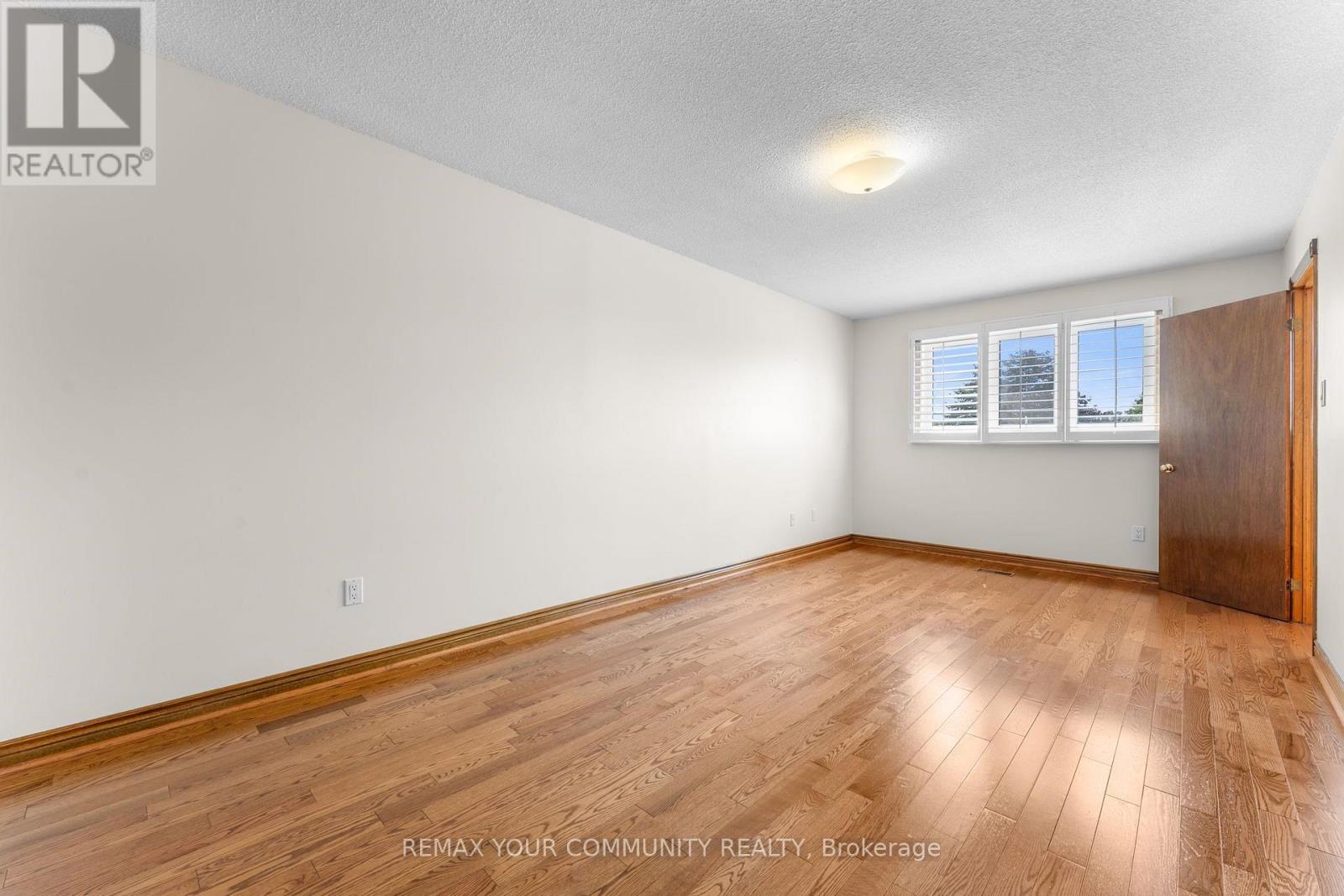 4 TOMEL COURT - 30