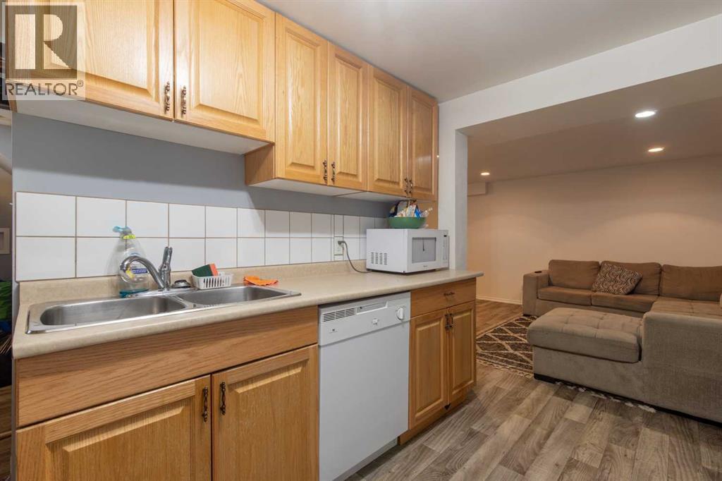 1827 16 Avenue S - 18