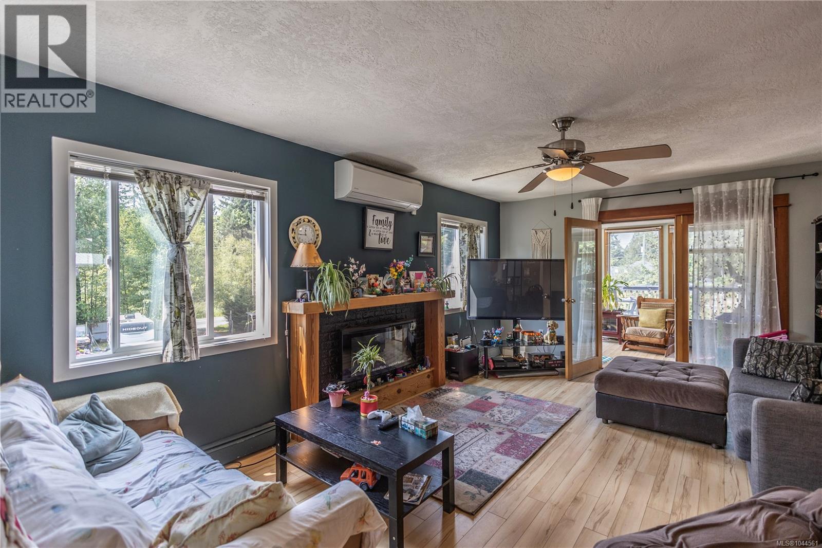 877 Hutchinson Rd - 8
