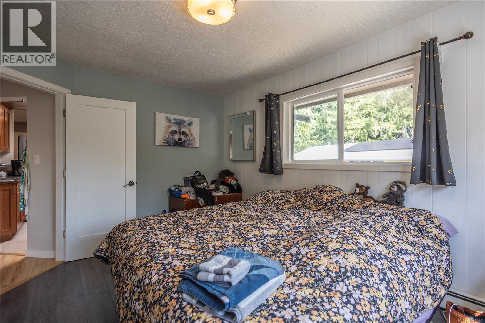 877 Hutchinson Rd - Image 9