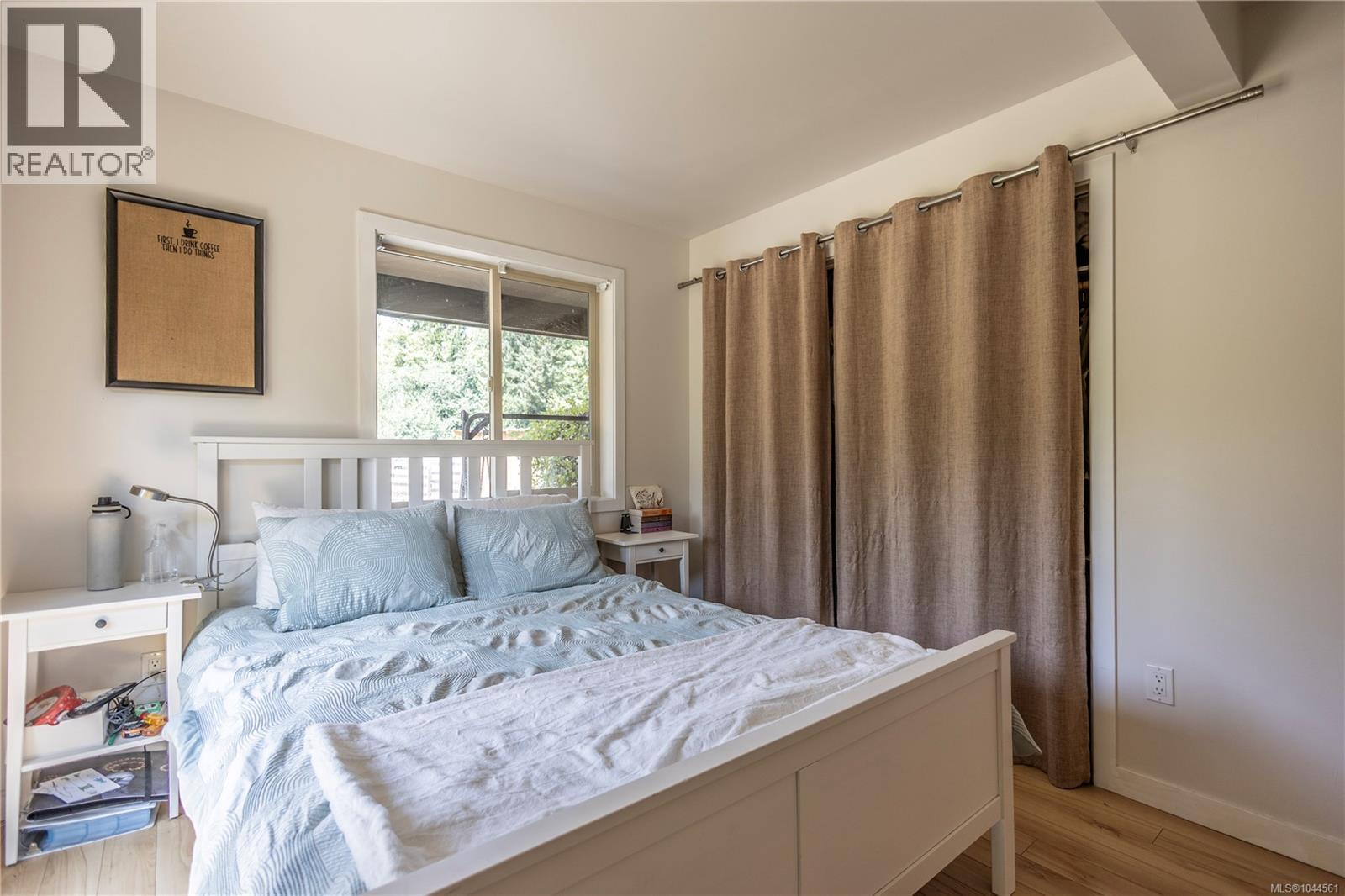 877 Hutchinson Rd - 30